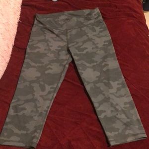 Crop leggings/never worn